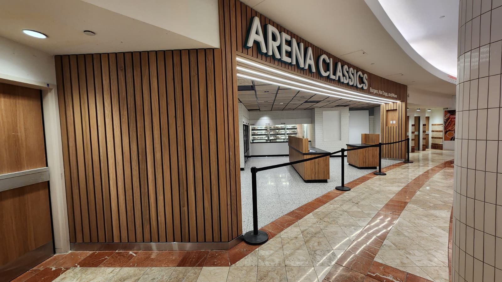 Acceso lateral al punto de venta Arena Classics